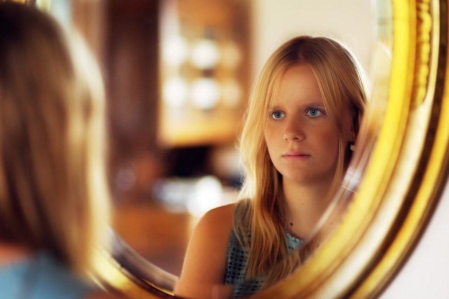 girl-3801536_1280